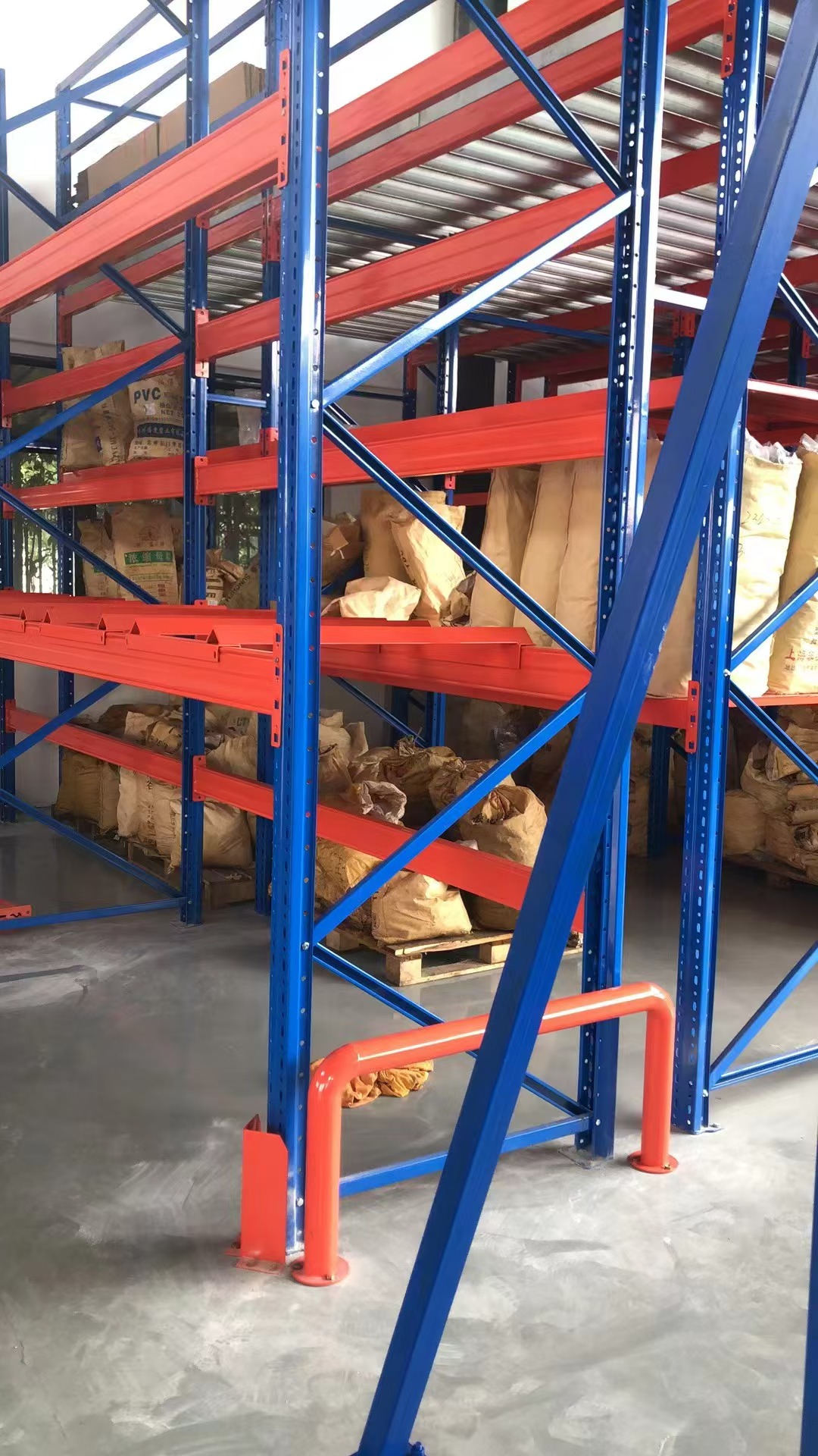 High Density Narrow Aisle Pallet Racking Adjustable Beam Steel Storage System Powder Coated for Warehouses