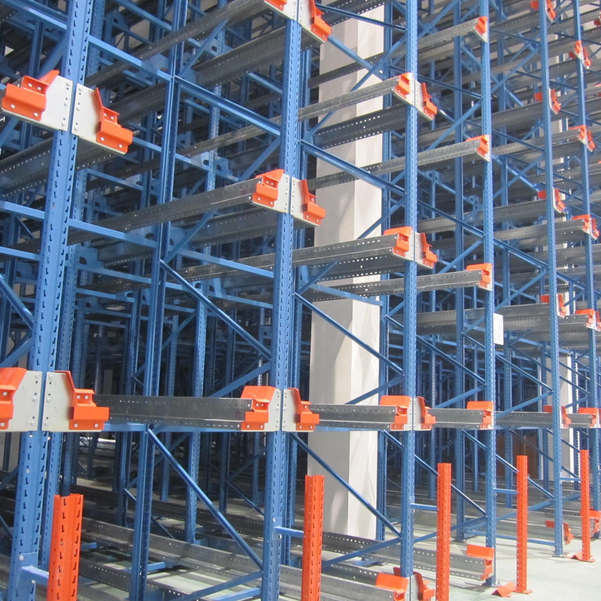 China Factory Remote Steel Multi-Layer Drive-Through Two-Way Shuttle Pallet Racking High-Density Warehouse Storage Automatic