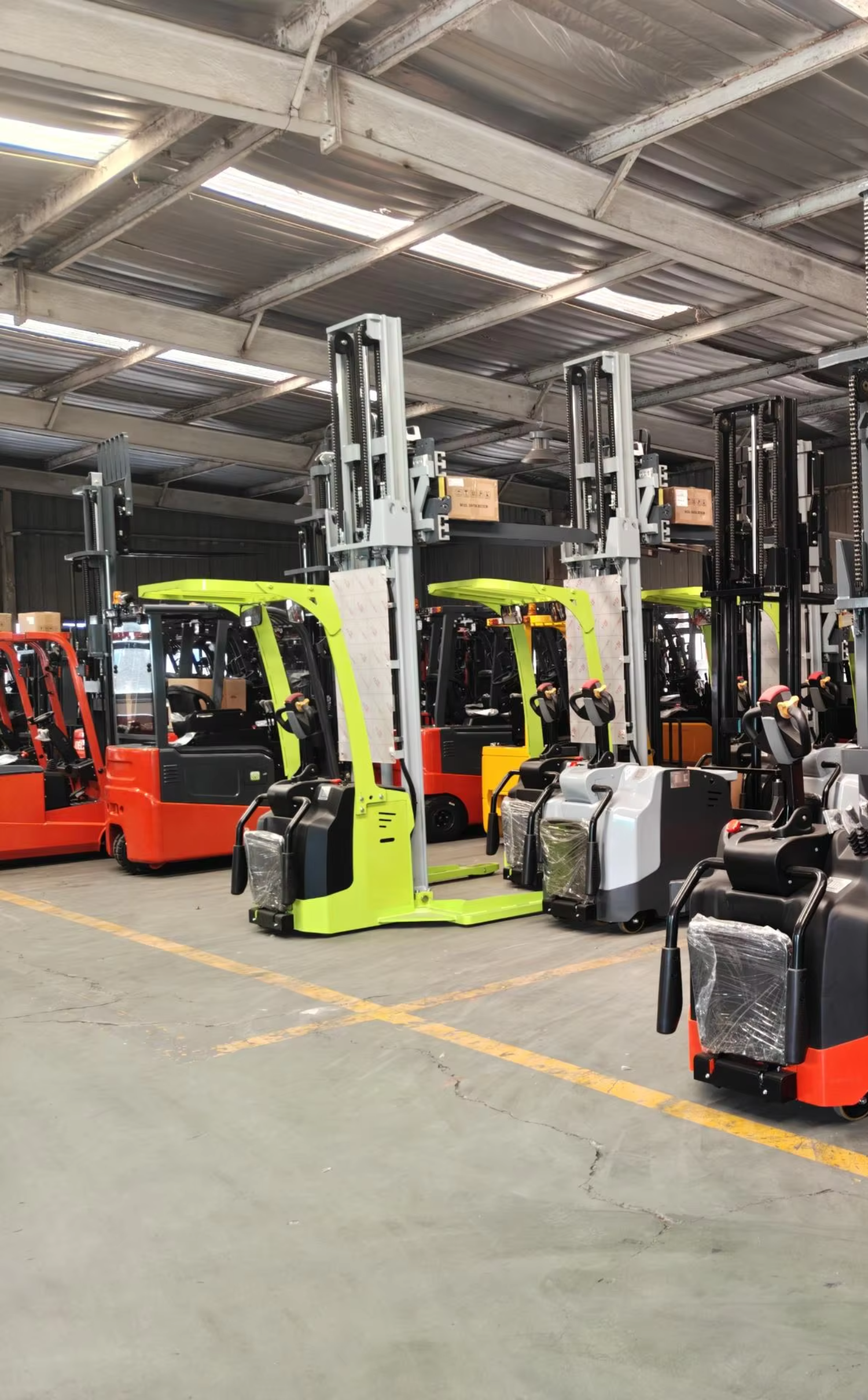MiMA 3-way Tri-Lateral Stacker Steel Supports 0.8/1.2/1.6 Ton Load Lifting Height 3m-18m Solid Steel Floor for High Rack