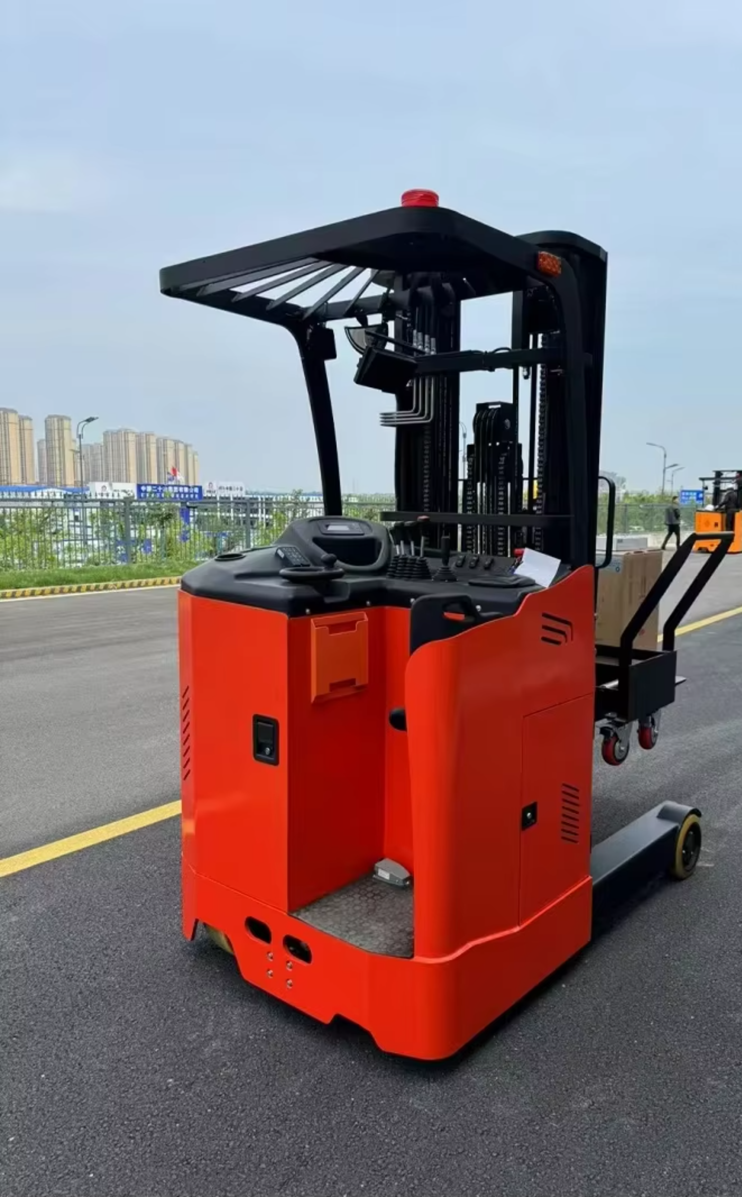 MiMA 3-way Tri-Lateral Stacker Steel Supports 0.8/1.2/1.6 Ton Load Lifting Height 3m-18m Solid Steel Floor for High Rack