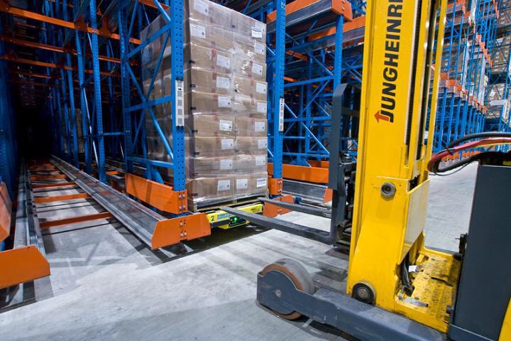 Automated Radio Shuttle Rack High Density Warehouse Storage System 2 Way Pallet Racking FIFO LIFO for Boxed Goods