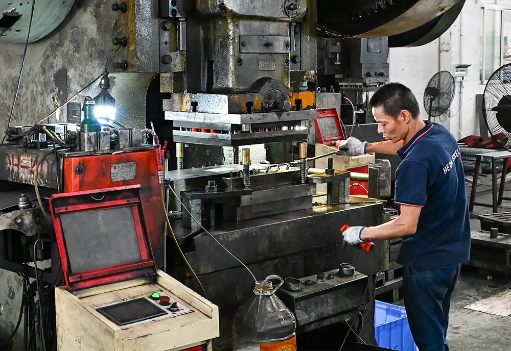 Heavy duty coil shearing and laser cutting workshop