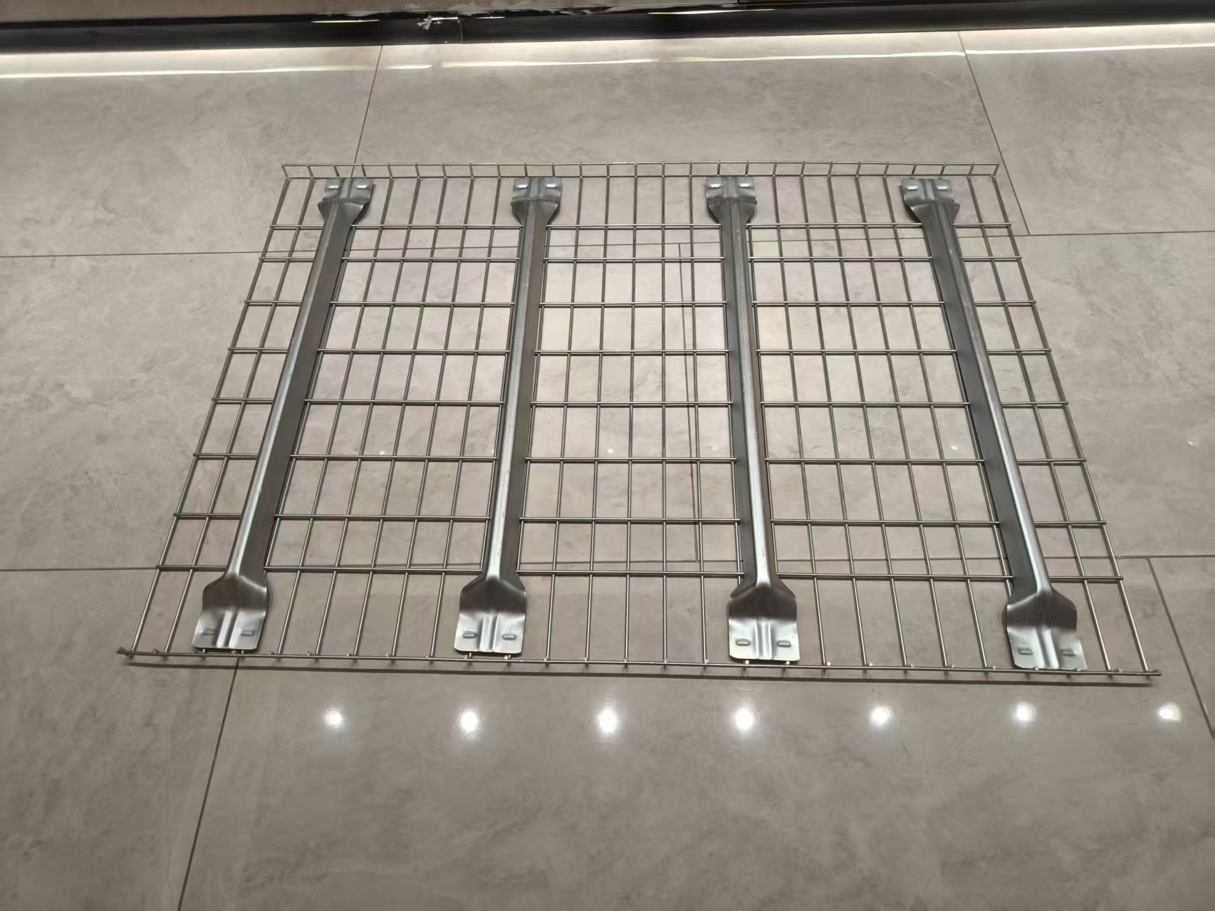 Galvanized Wire Mesh Deck Shelving Rack, Heavy Duty Industrial Storage Racking System for Warehouse &amp; Logistics Centers