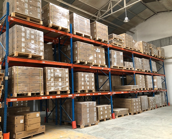 Heavy Duty 3-Layer Warehouse Pallet Racking System Cold Rolled Steel Adjustable Selective Pallet Rack Steel Plates Epoxy Powder