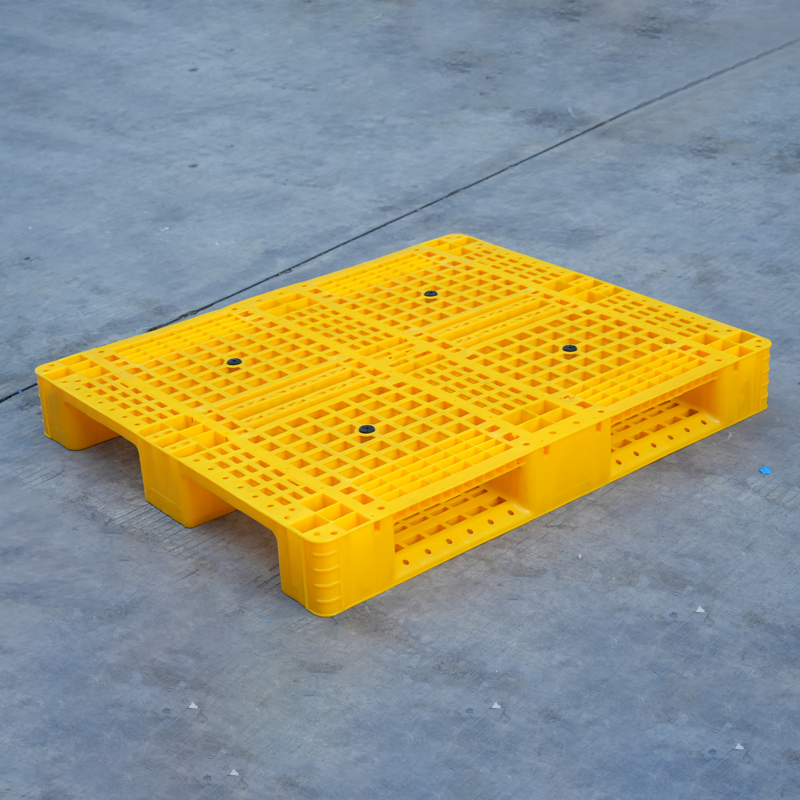 Stackable Industrial HDPE Euro Steel Reinforced 3 Runners Heavy Duty Reversible Hygiene Solid Deck Racking Forklift 4 Way Pallet